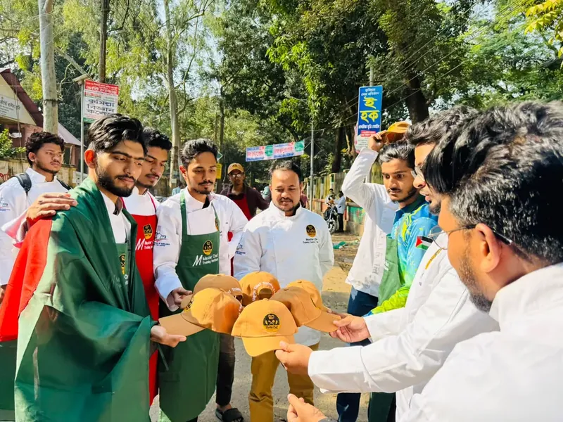 শিক্ষার্থী ও প্রশিক্ষকদের সঙ্গে দিবস উদযাপন
